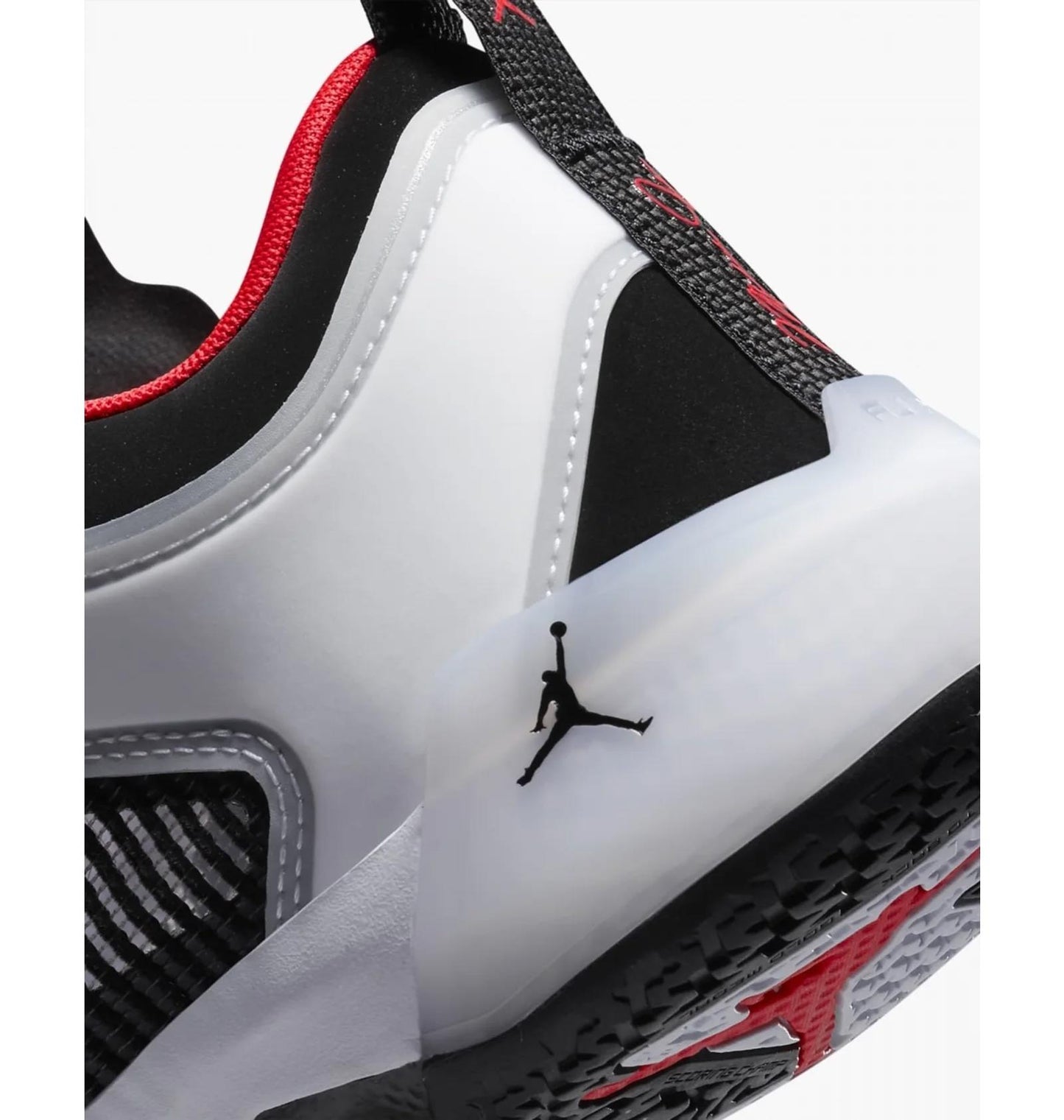 Кросівки чоловічі Nike Air Jordan 37 Low Sneakers (DQ4122-100)