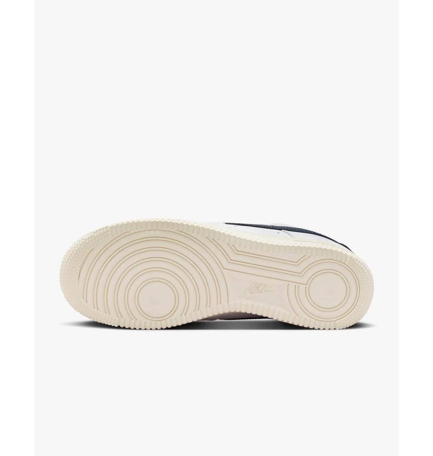 Кросівки жіночі Nike Air Force 1 '07 Flyease (HJ9122-100)