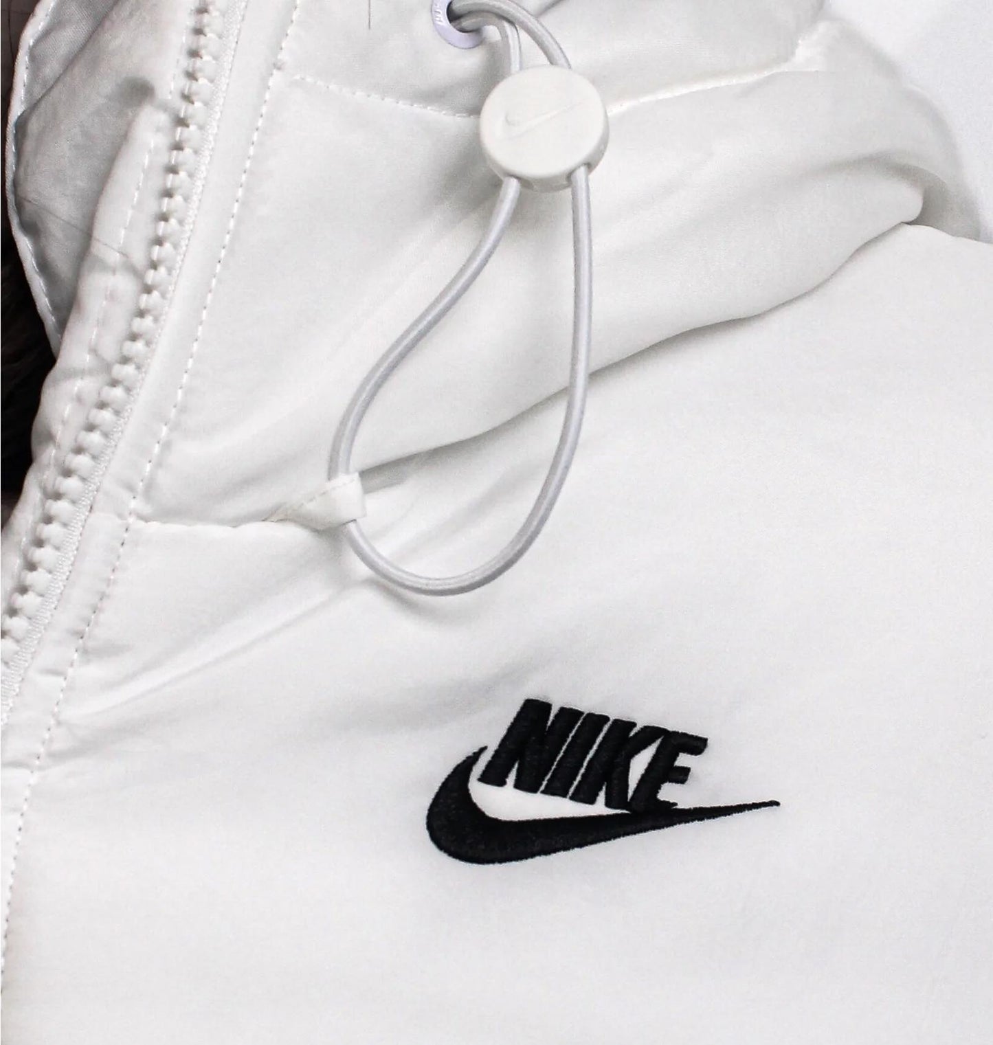 Куртка жіноча Nike Sportswear Classic Puffer Therma-Fit Loose Hooded Jacket (FB7672-100)