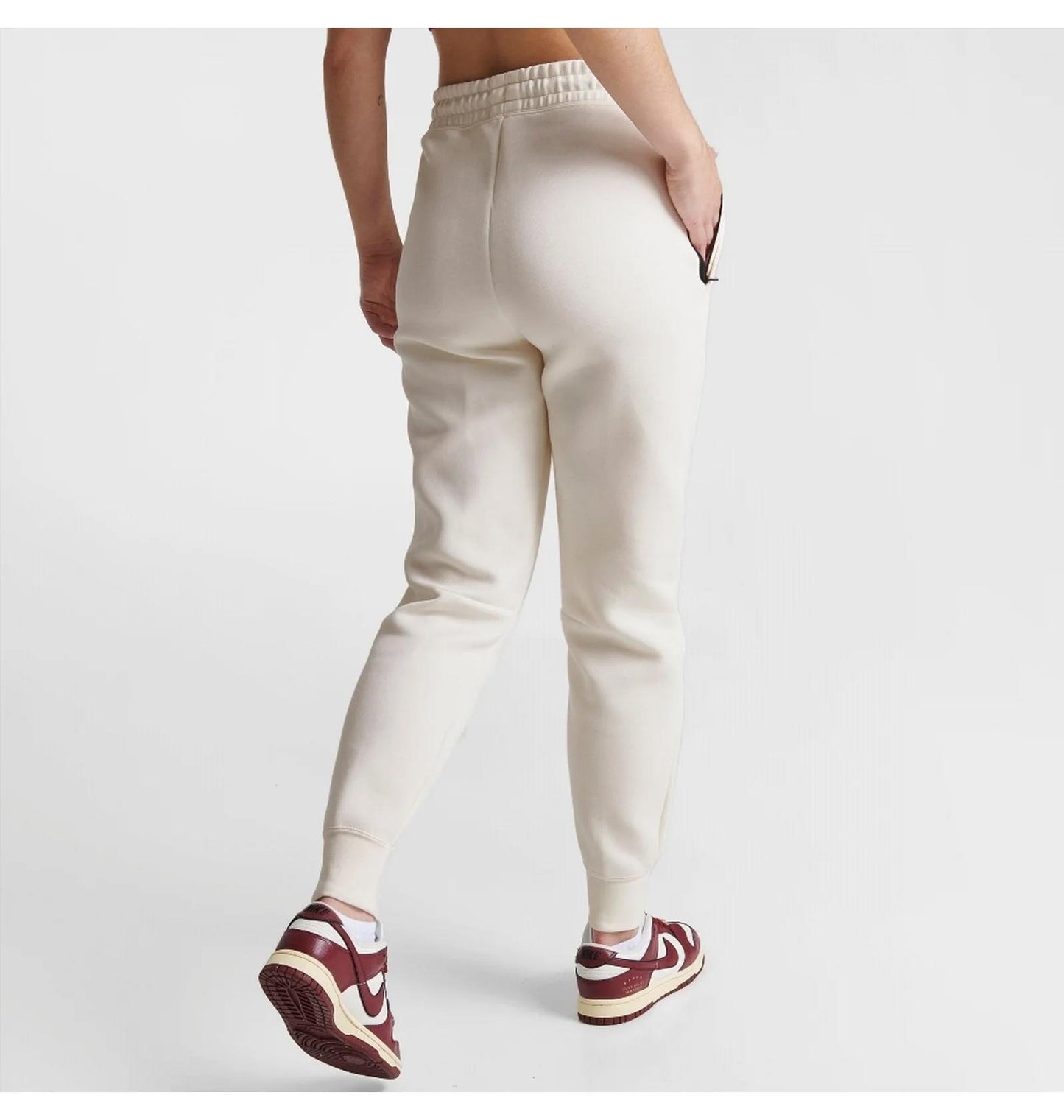 Брюки жіночі Nike W Nsw Tech Fleece Mr Jggr (FB8330-110)