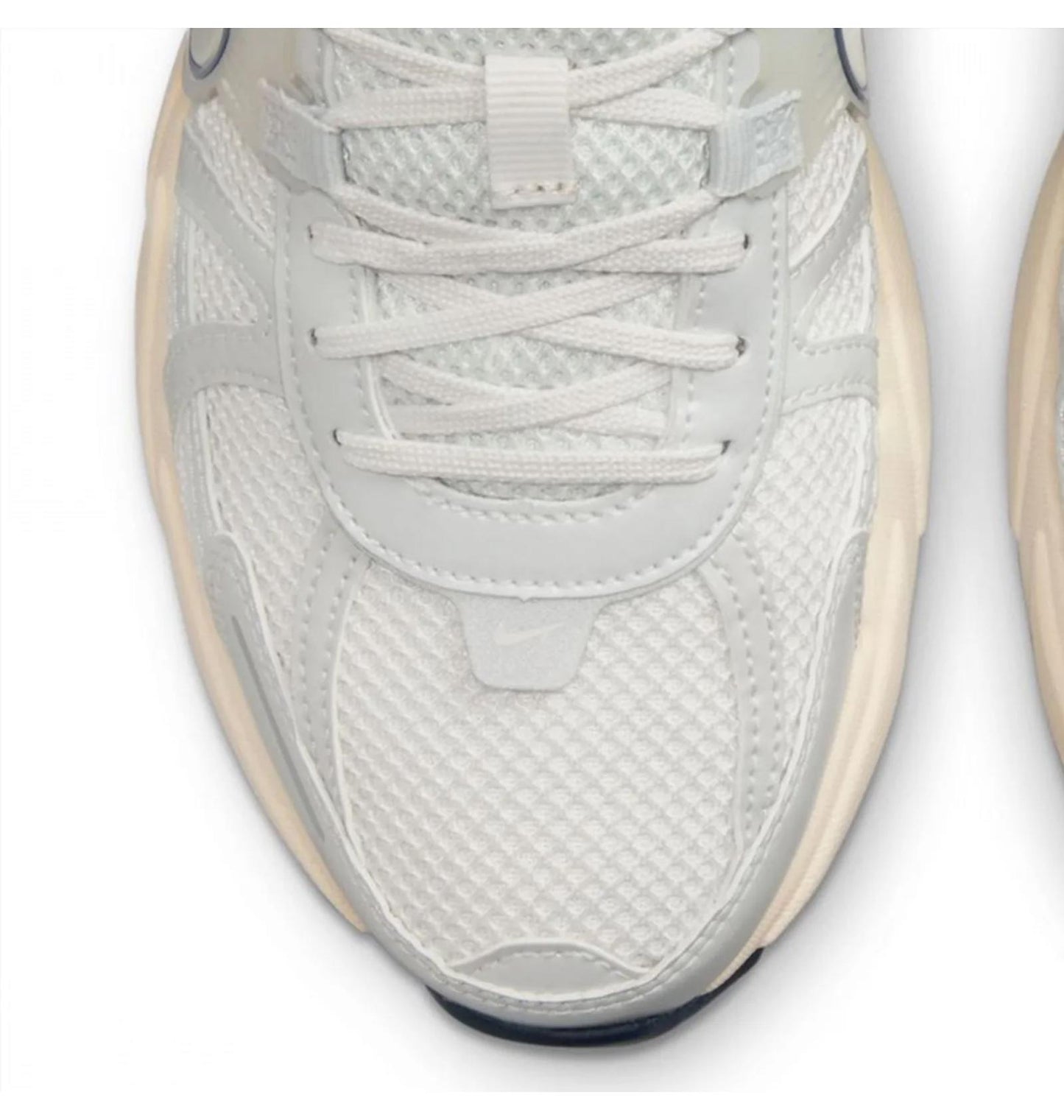 Кросівки для бігу жіночі Nike V2k Run (FD0736-004)