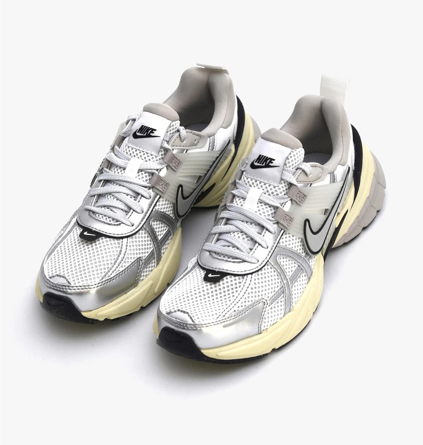 Кросівки жіночі Nike Wmns V2k Run (FD0736-100)