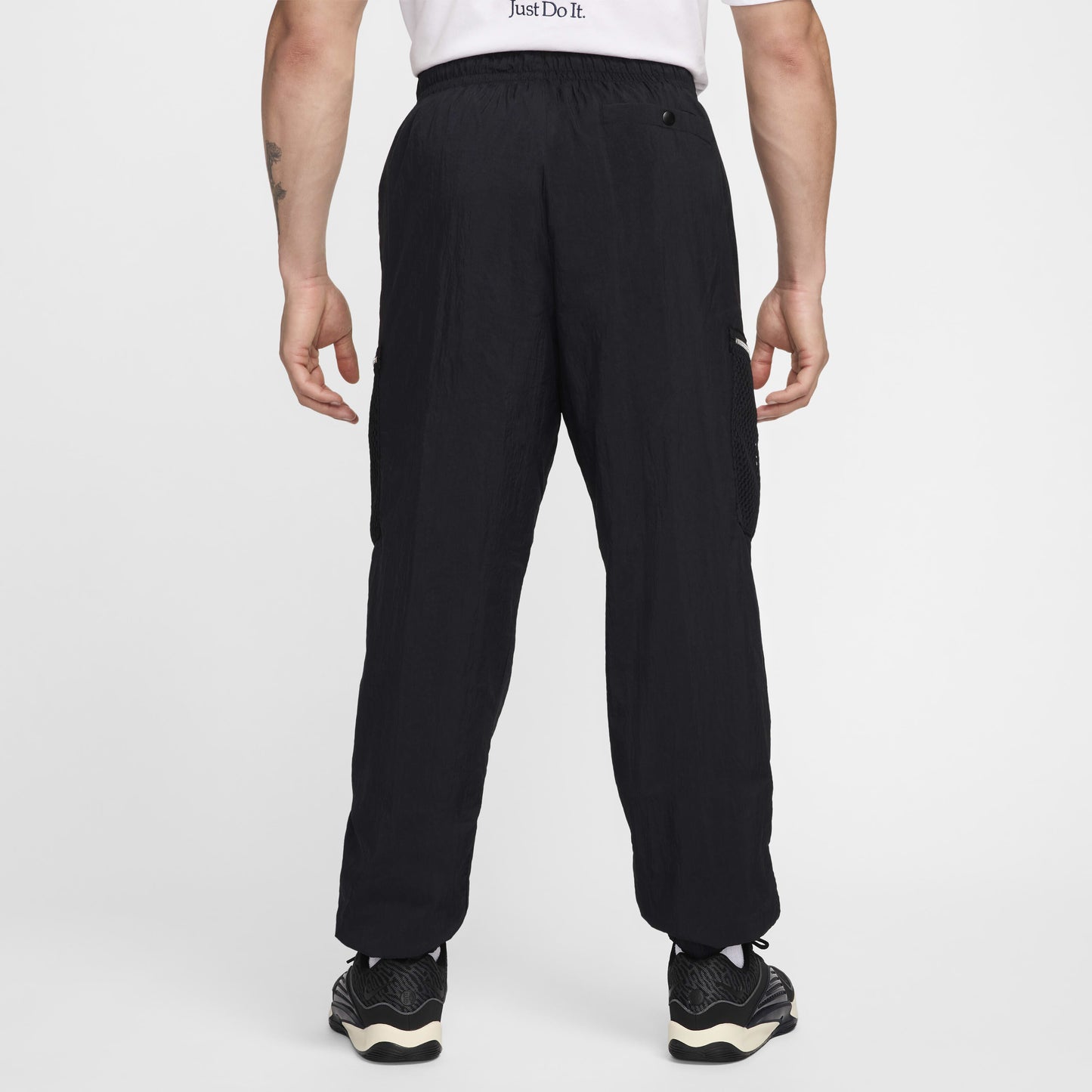 Брюки чоловічі Nike Dna Repel Woven (FN2904-010)