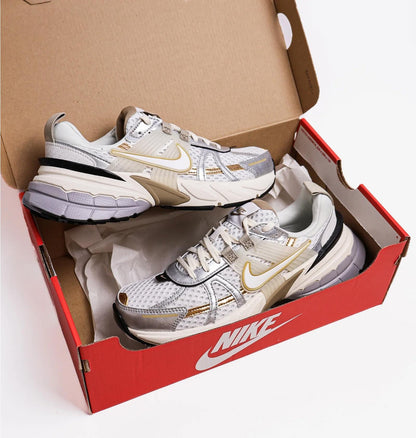 Кросівки жіночі Nike V2k Run (HJ7245-100)