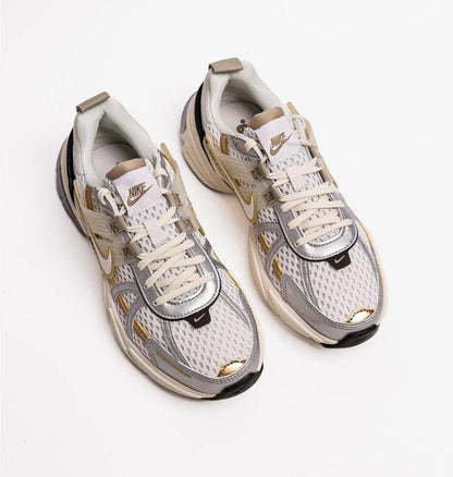 Кросівки жіночі Nike V2k Run (HJ7245-100)