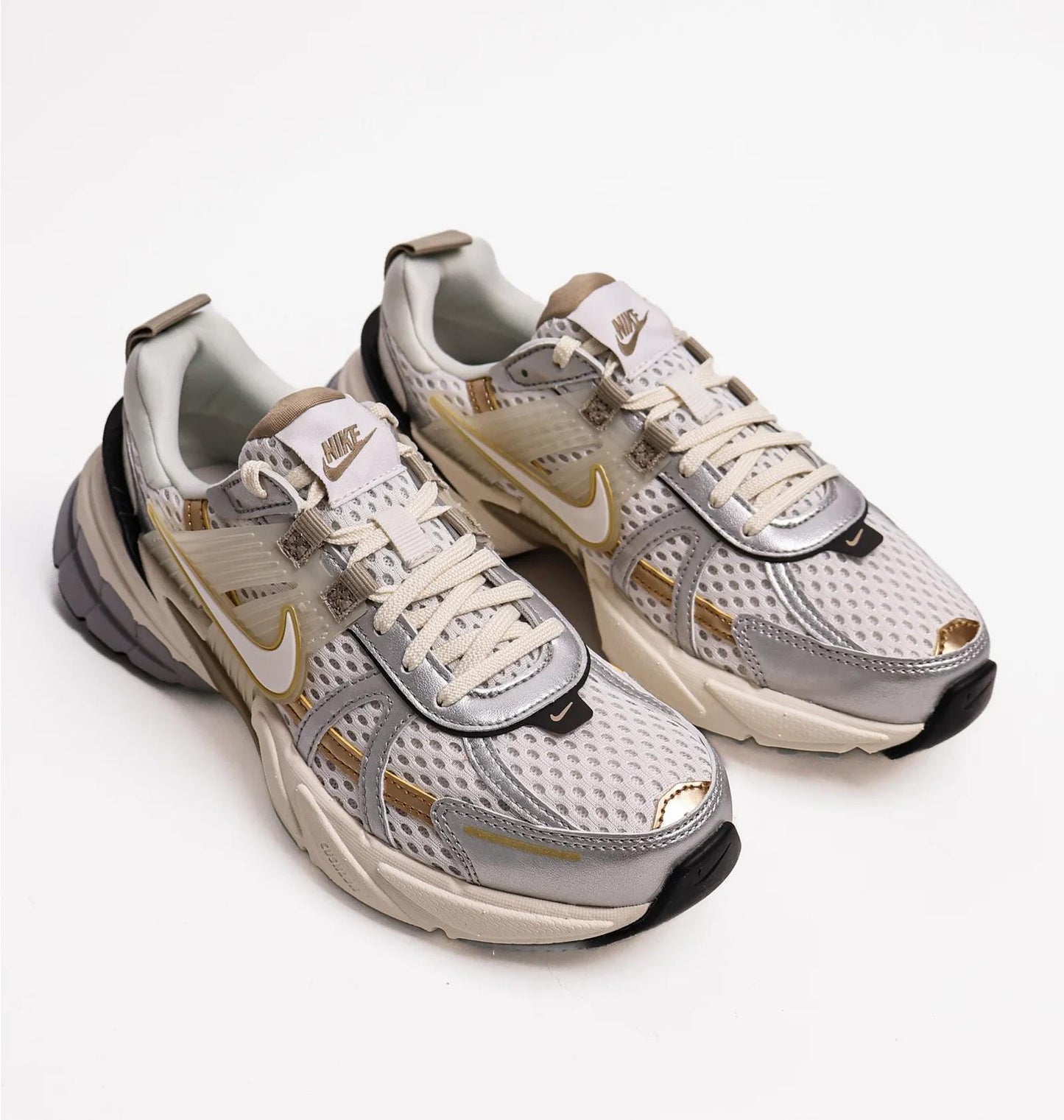 Кросівки жіночі Nike V2k Run (HJ7245-100)