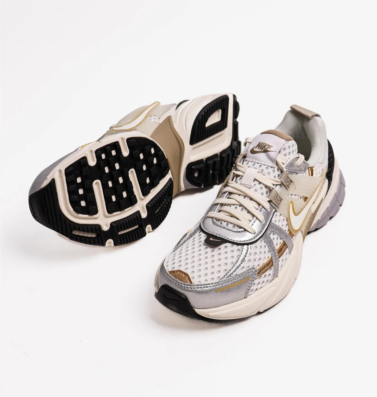 Кросівки жіночі Nike V2k Run (HJ7245-100)