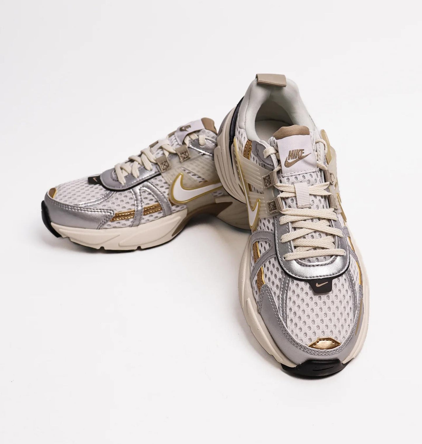 Кросівки жіночі Nike V2k Run (HJ7245-100)