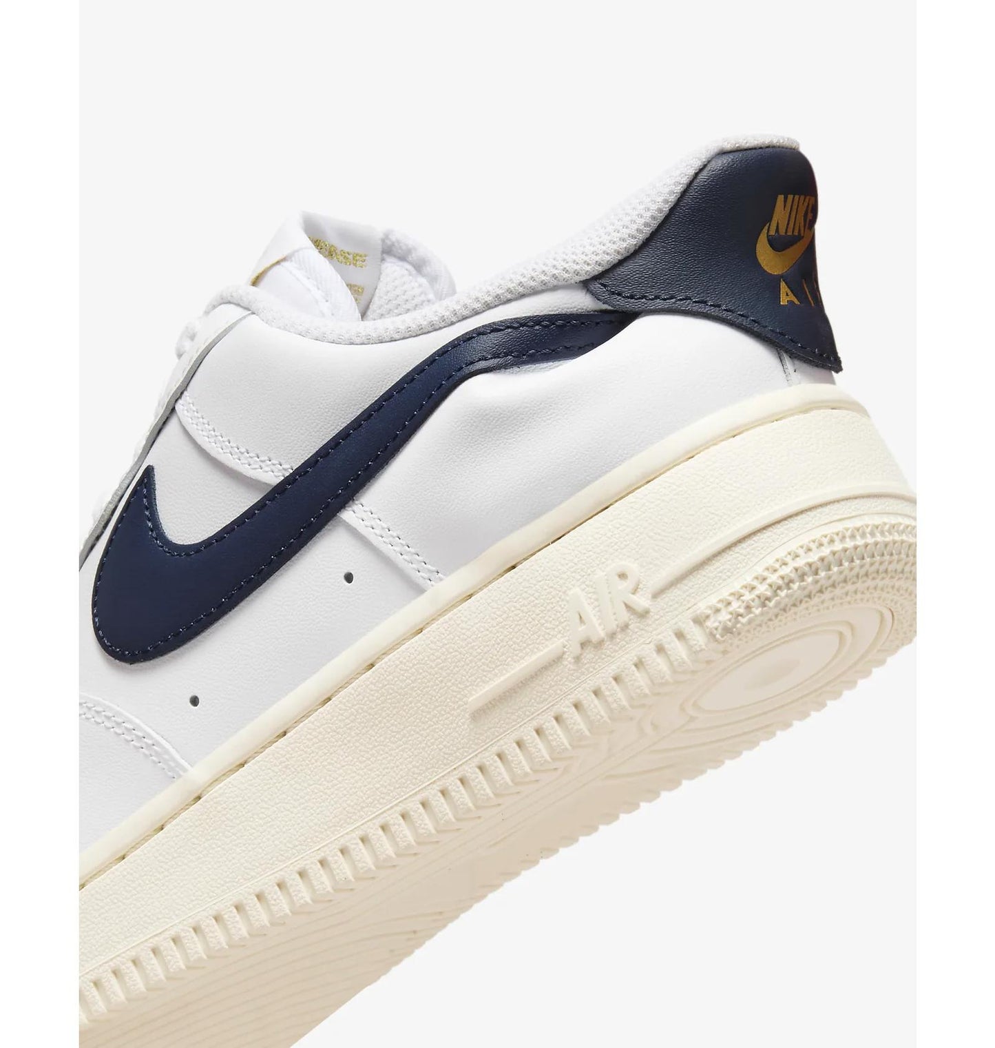 Кросівки жіночі Nike Air Force 1 '07 Flyease (HJ9122-100)