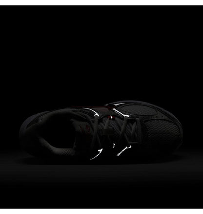 Кросівки жіночі Nike V5 Rnr (HQ7901-100)