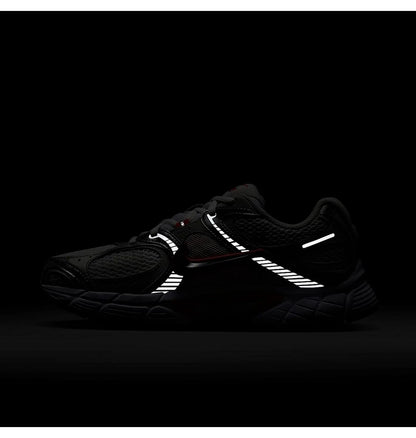 Кросівки жіночі Nike V5 Rnr (HQ7901-100)